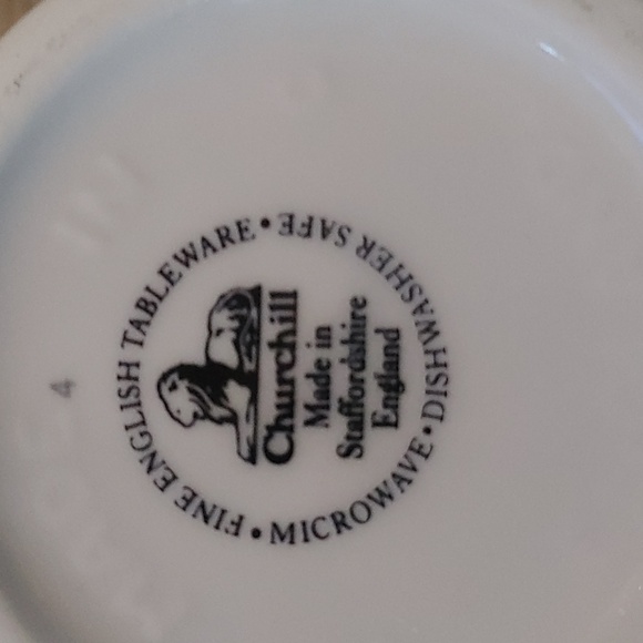 Vintage Churchill Blue Willow set of dishware - Picture 2 of 6